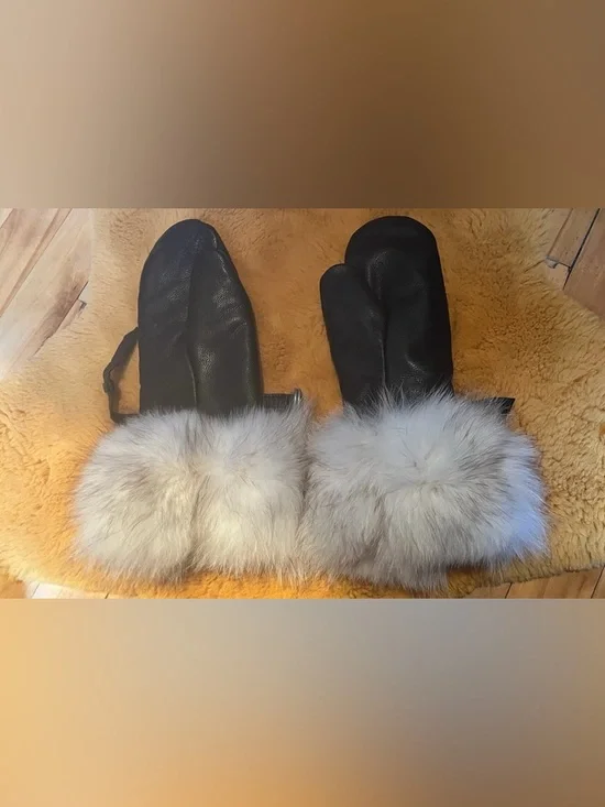 Black Leather Mittens with White Fur Trim and Microphone Print - Picture 7 of 8